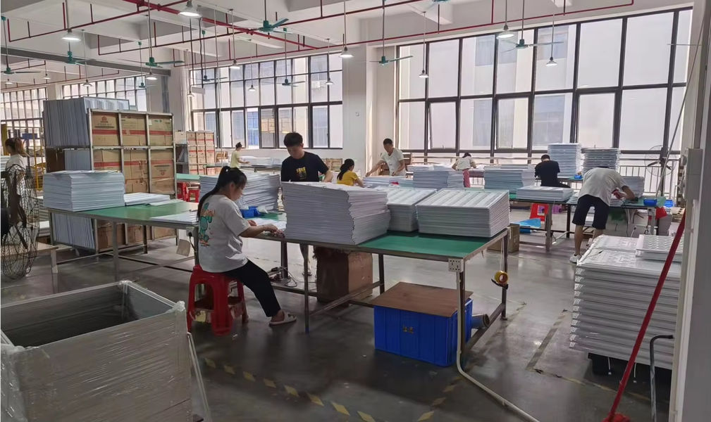Zhongshan Moreneng Lighting & Electrical Co. , Ltd. производственная линия производителя